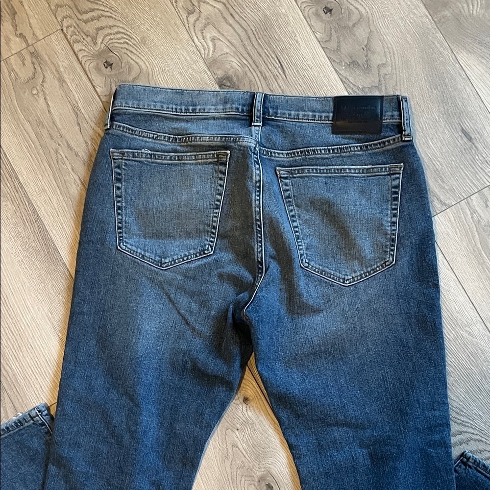 Abercrombie & Fitch Men's Ripped Denim Jeans - Picture 8 of 9
